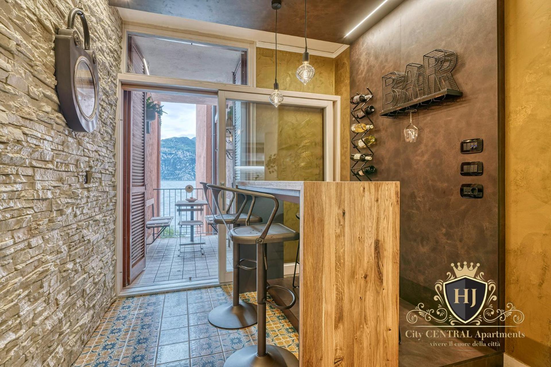 City Central Apartment Romantic Lakefront Balcony - Malcesine - Porto Vecchio 11 Buitenkant foto